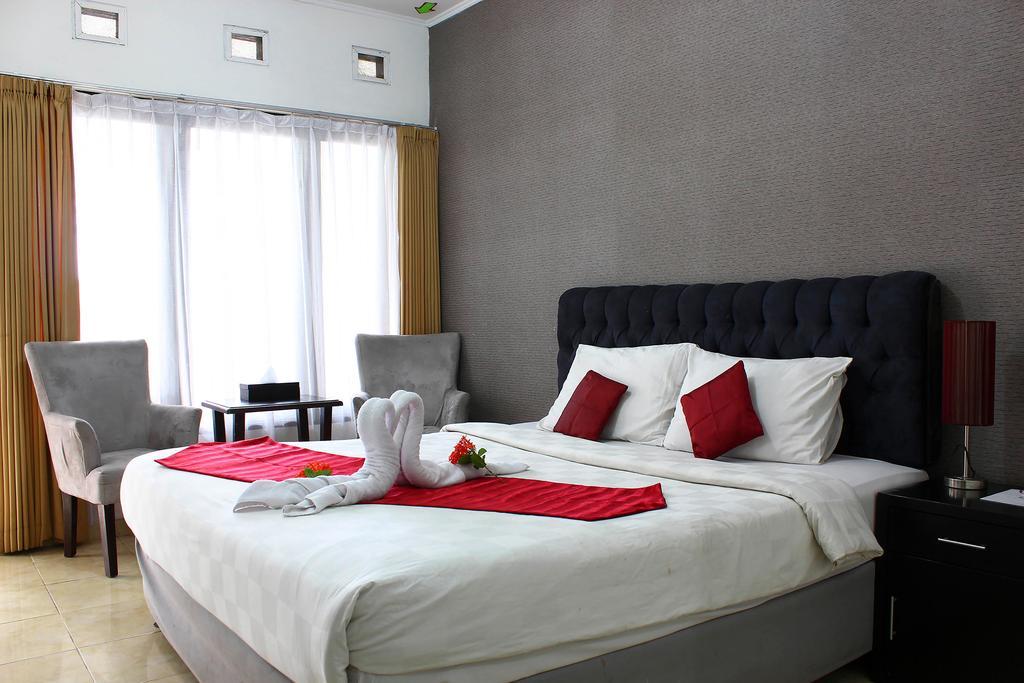 The Rizen Hotel Cisarua Exterior photo