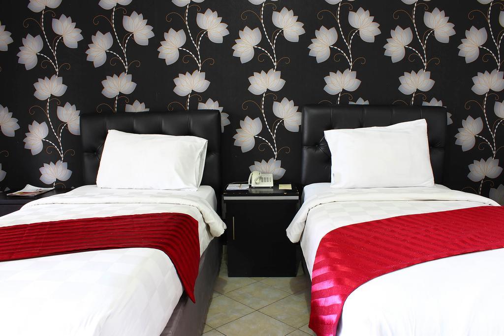 The Rizen Hotel Cisarua Exterior photo